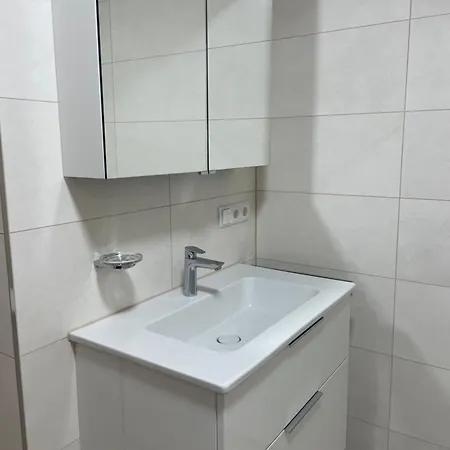 Moderne Dachgeschosswohnung Mit Grossem Balkon In