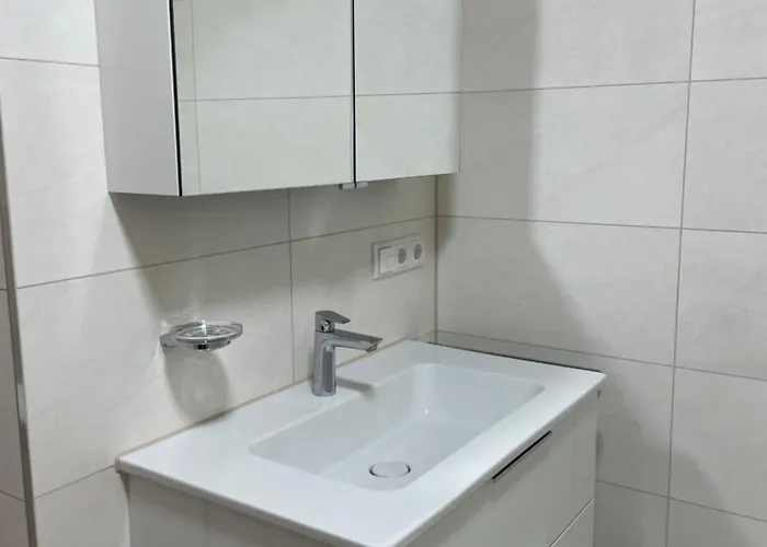 Moderne Dachgeschosswohnung Mit Grossem Balkon In