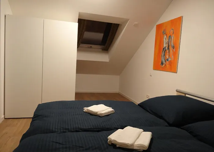 Moderne Dachgeschosswohnung Mit Grossem Balkon In 아파트 *